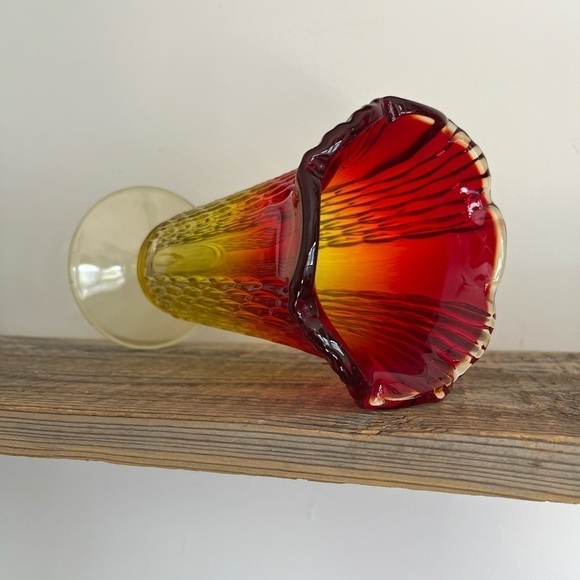 Indiana Glass Footed Vase Honeycomb 1968 Amberina Cadmium glass glows! - Picture 6 of 9